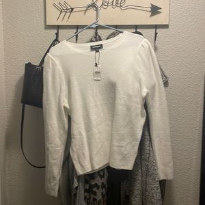 NWT 👀❤️Ladies soft, ribbed, white sweater with puff sleeve. NWT👀❤️
